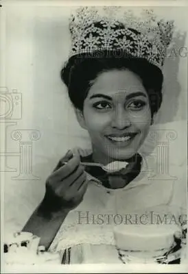 1966 Press Photo Reita Faria Miss World - Mjb80421 • $15.99
