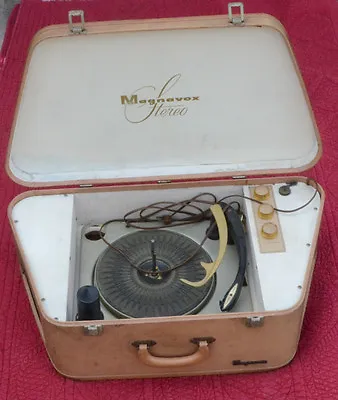 Vintage Magnavox Portable Stereo Micromatic Turntable. • $269.10