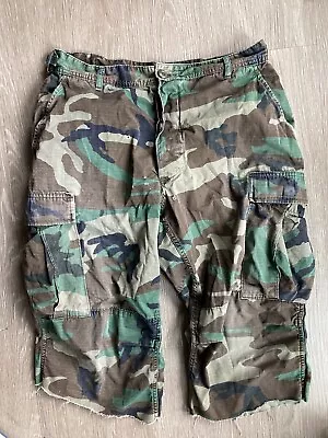 Men’s Authentic Army Cut Long Short Size 29 Green Button Cargo Pockets • $20