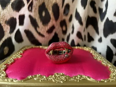 Betsey Johnson Vintage Glitter Critters Red Vampire Lips Mouth Stretch Ring RARE • $53.99