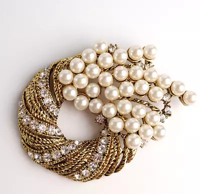 Vintage White Round Pearl Rhinestones Circular Gold Tone Brooch Pin Unsigned • $9.50