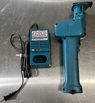 Makita  4390D Cordless Reciprocating Saw With Charger • $15