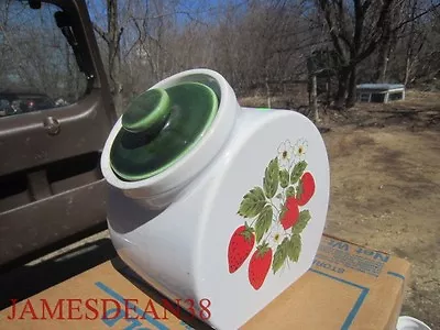 MCCOY STRAWBERRY COUNTRY PLAIN FRONT CANISTER Green Lid  9  • $17.98