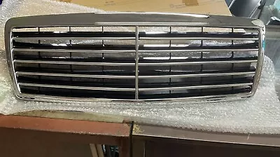 C-CLASS W202 94-00 4D/5D 11MD Assay GRILLE/GRILL Chrome/Black For Mercedes-Benz • $180