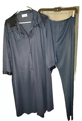 Vanity Fair Pajama Set M/L Navy Blue EUC • $16.99