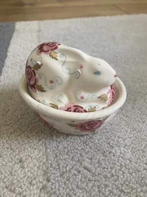 £90 • Buy Emma Bridgewater Rose & Bee Bunny On Basket Coddler - Seconds Quality