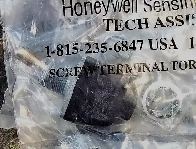 Single Pole 10A  SPDT Momentary Micro Switch NT Series Honeywell 1NT1-8 • $24
