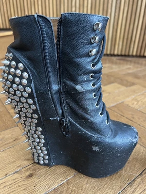 £5 • Buy Jeffrey Campbell Havana Last Women’s Boots EU 39 - Black With Silver Studs