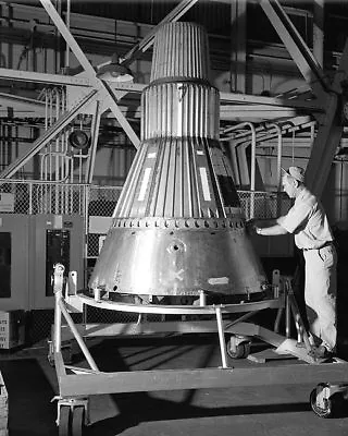 MERCURY CAPSULE 2 WITH TECHNICIAN 11x14 GLOSSY PHOTO PRINT • $29.99