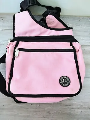 Everest Messenger Bag Medium Pink • $14