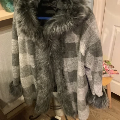 £12 • Buy Check Cape Jacket Grey Fur Edging Hooded Closure With Five Large Hooks And Eyes