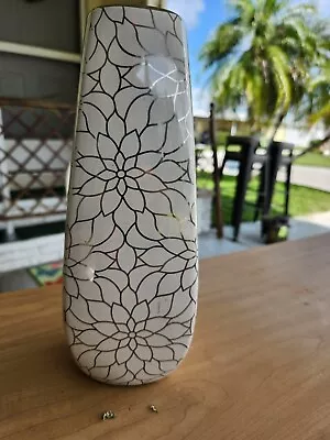 Shimmering Crystals White And Gold Pattern Vase Used For Decorations. • $5