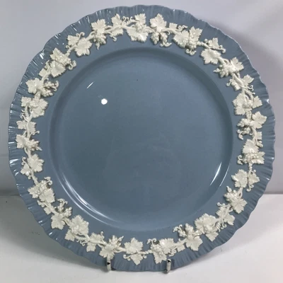 £50 • Buy Wedgwood Etruria & Barlaston Queensware Embossed Dinner Plate With Ruffle Edge