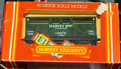 Hornby R215 Cattle Wagon Harvey Bros Louth Lincs Oo Gauge • £6.99