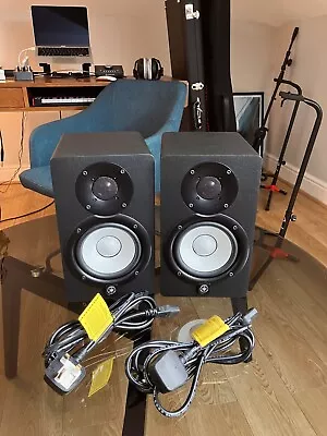 Yamaha HS5 5  Powered Studio Monitor Pair & IsoAcoustics Stands • £240