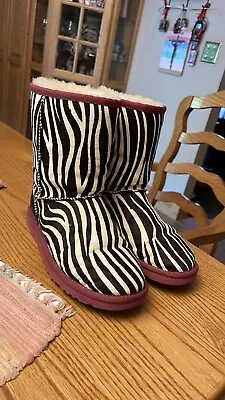 UGG Australia Women's CLASSIC Short EXOTIC ZEBRA Boot 6 • $90.99