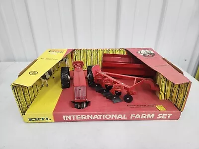 Vintage Original 1/16 Ertl Toy International Farm Set In Box Case IH • $45.58