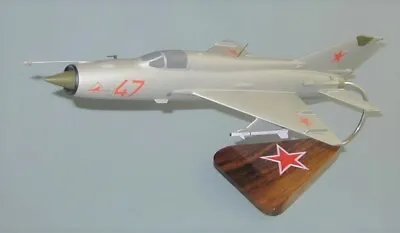 Soviet Union Russia Mikoyan-Gurevich MiG-21 Fishbed Desk 1/32 Model SC Airplane • $414.20