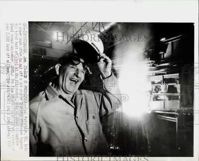 1972 Press Photo Paul Mutschler Cheers Steel Mill Goes Back Into Production PA • $20.88