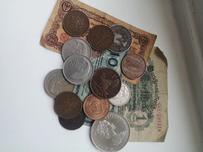 £5 • Buy Old UK And Foreign Coins /  Notes Lot