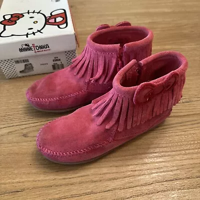 Hello Kitty Minnetonka Moccasin Girls Size 1 Fringe Boot • $18