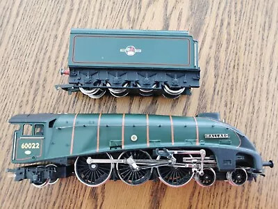 Hornby OO Gauge LNER A4 Mallard No. 60022 In BR Green Locomotive And Tender • £16.55