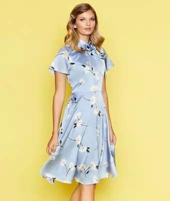 REVIEW Daisy On My Mind Blue Floral Print Tie Neck Fit & Flare Dress Size 16 • $62