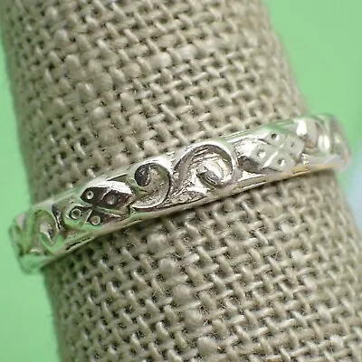 Size 7.25 Textured Scrolls Thin Stack Band Vintage Sterling Silver Ring 1.8g • $25