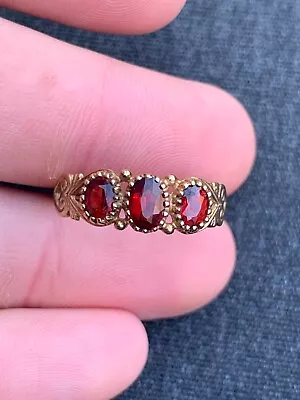 9ct Gold Garnet 3 Stone Ring Vintage • £46