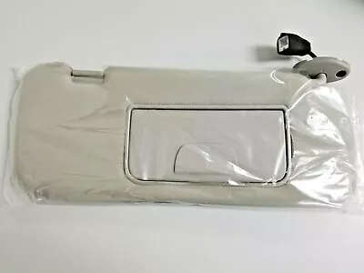 Genuine Holden New RH SunVisor To Suit Holden CG Captiva 7 2007 - 2018 W/lamp • $154.50