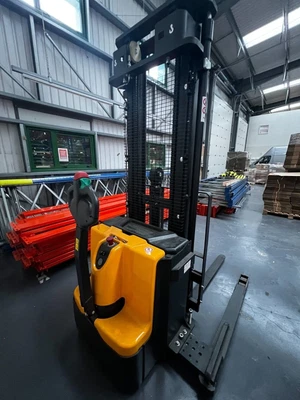 £6000 • Buy New 40 Hours Electric Pallet Stacker