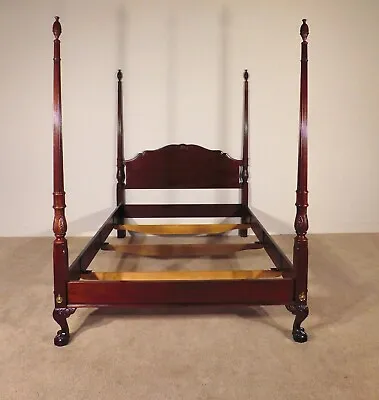 DREXEL Heritage Standard Queen Mahogany Chippendale Ball & Claw Pineapple Bed • $1795