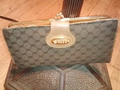 $20 • Buy Vintage 1970s GUCCI Wallet