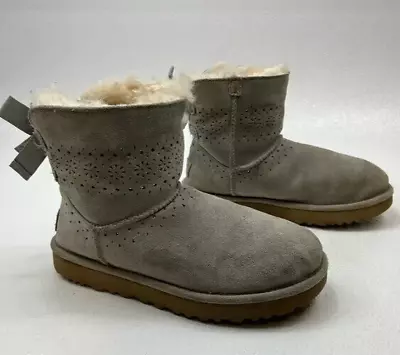 UGG Australia #1019197 Dae Sunshine Perf Grey Shearling Suede Women's Size 7 • $44.94