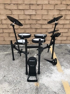 $999.99 • Buy Roland TD-17KV V-Drum Kit With Mesh Pads 2010s - Black Pre-owned Electronic Set