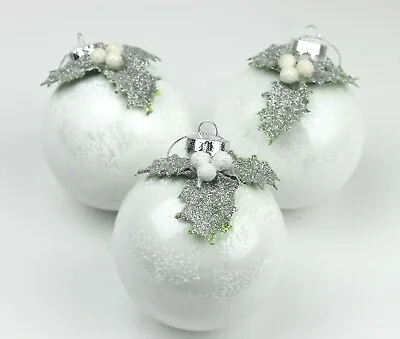 £10.99 • Buy Gisela Graham Christmas Frosted White Glass Bauble With Holly Decoration X 3