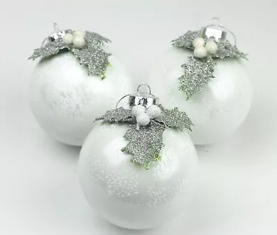 £10.99 • Buy Gisela Graham Christmas Frosted White Glass Bauble With Holly Decoration X 3