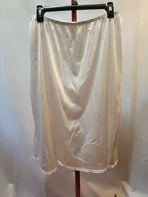 $8.99 • Buy Vanity Fair White Full Skirt Slip. Size XL