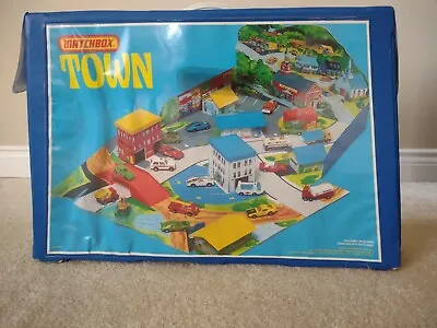 Vtg 1977 Matchbox Foldout Town Hospital Bank Gas Station Police Mostly Complete • $25.99