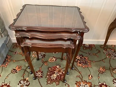 £15 • Buy Vintage Nest Of 3 Tables With Glass Tops And Queen Anne Legs