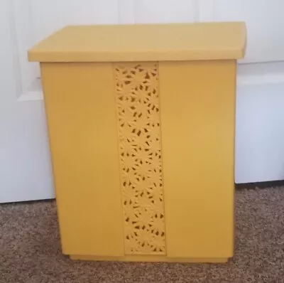 Vintage 70s MCM Yellow Daisy Clothes Hamper Hard Plastic W/ Lid Fesco USA 8908 • $24.94