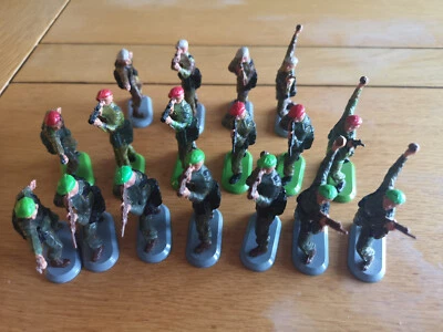 £5 • Buy 17 X Britain Super Deetail Soldiers -  (Grey, Red, Green Beret) - #01