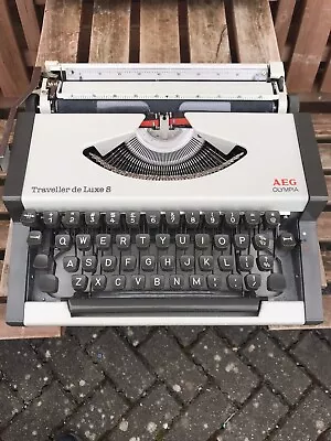 AEG Olympia Traveller De Luxe S Type Writer • £85