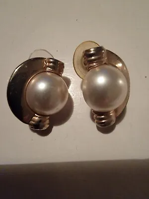 Vintage Womens Earrings VTG Faux Pearl Gold Tone Stud • $10.65