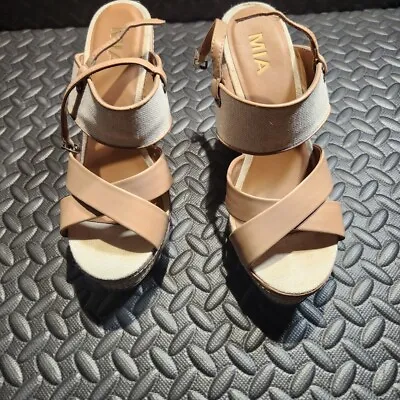 Mia Wedge Sandals - Cream/tan Woven Size: 8 • $12.99