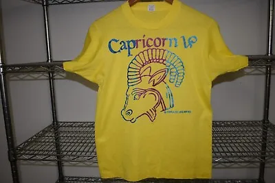 Capricorn Vtg Single Stitch Screen Stars Soft Thin Yellow 50/50 T Shirt Small • $15