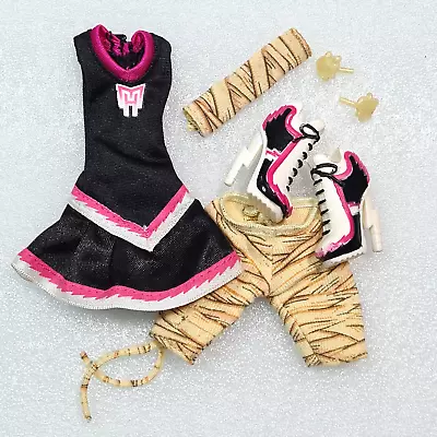 Monster High Cleo De Nile Fearleading Outfit/accessoiries Set • $21.17