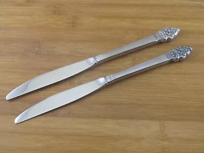 Set Of 2 TWO Oneida VINLAND Dinner Knives VGC 9 1/4  Community Stainless  • $9.95