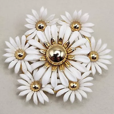 Vtg White Daisy Bouquet Brooch Rivets Gold Tone Plastic Flower Floral Estate Pin • $22