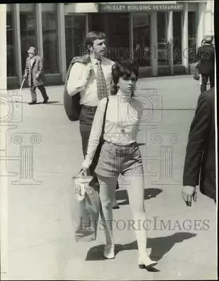 1971 Press Photo Pedestrians On Michigan Avenue During Warm Weather Chicago • $19.88